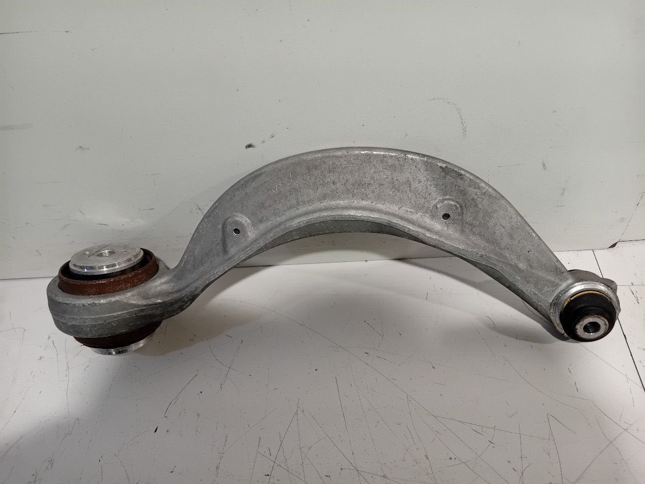 Draagarm links voor Jaguar XE, Onderdelen@venauto.nl, Van der Ven Autorecycling B.V., Gebruikt, Ettenseweg 76, 4706 PB Roosendaal, The Netherlands