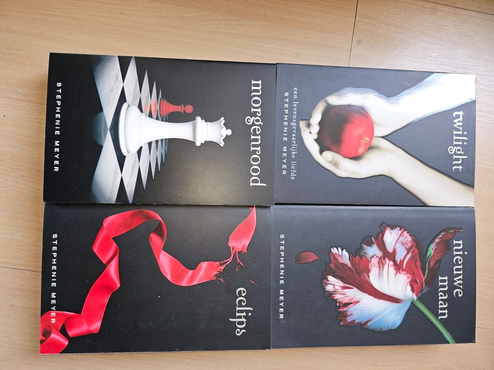 Twilight  : de hele serie - 4 boeken  prima staat, Livres, Enlèvement ou Envoi, Comme neuf, Stephenie Meyer