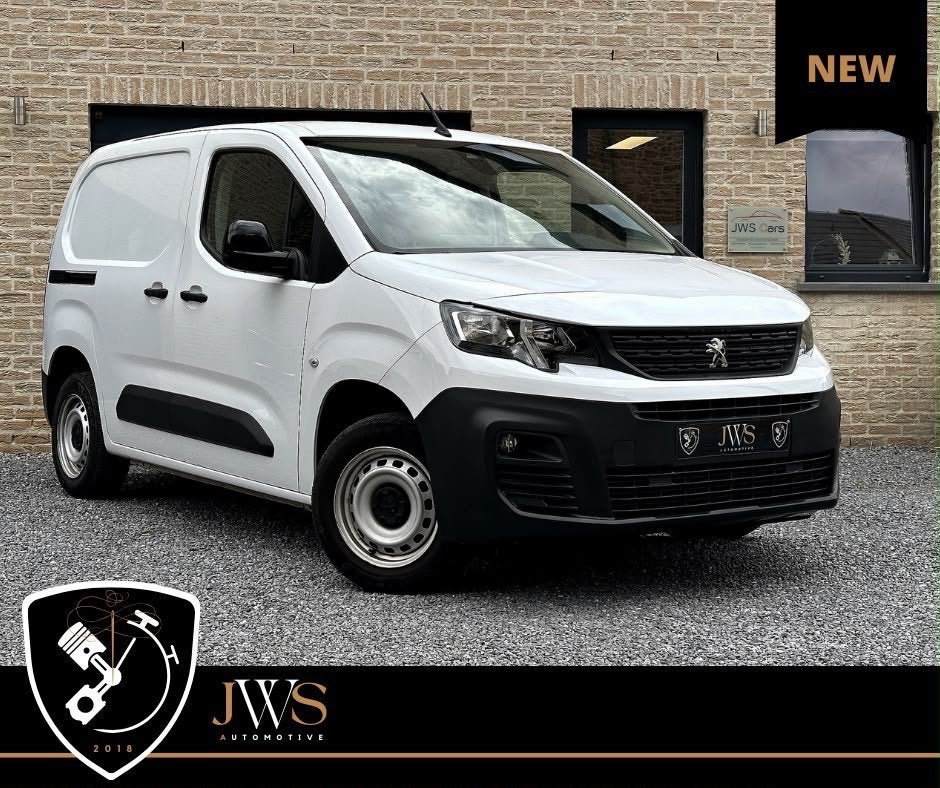 Peugeot Partner 1.5 D ** 3 PL - CAM - CARPLAY - ATTELAGE **, Autos, Ordinateur de bord, Euro 6, Entreprise, Boîte manuelle