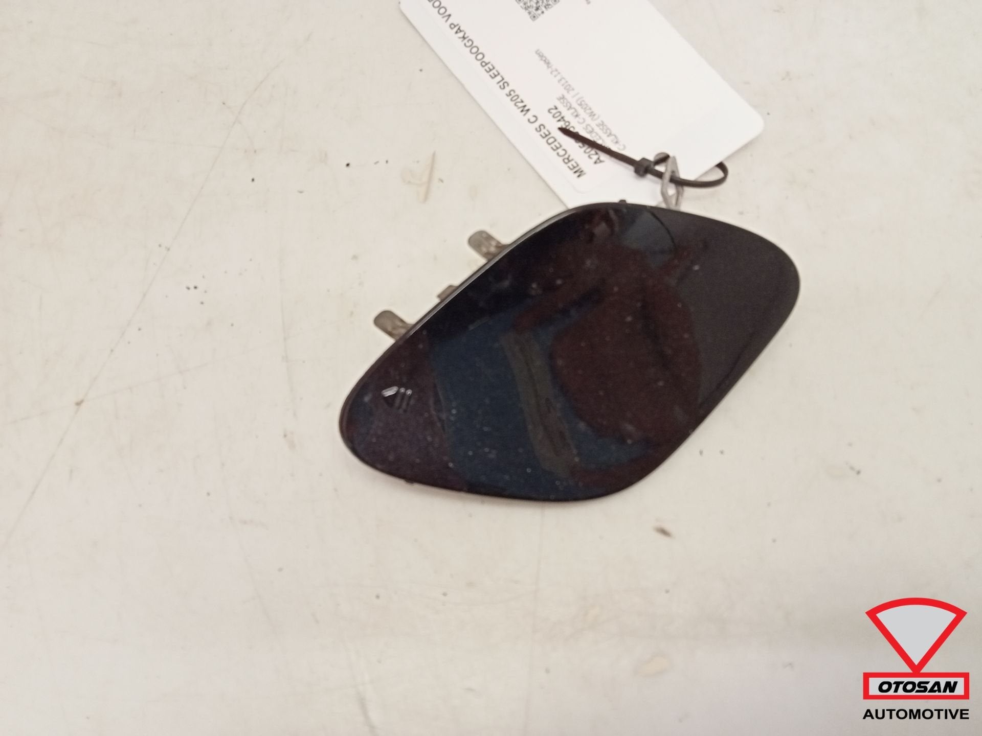 Cache d' illet de remorquage avant pour Mercedes Classe C W2, Mercedes-Benz AG, Mercedes-Benz, Utilisé, Mercedesstrasse 120
70372  Stuttgart, DE