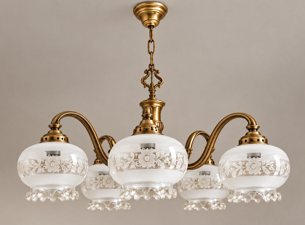 lustre en laiton 5 branches avec globes verre opalin ciselé., Enlèvement, Comme neuf, Verre, Vintage