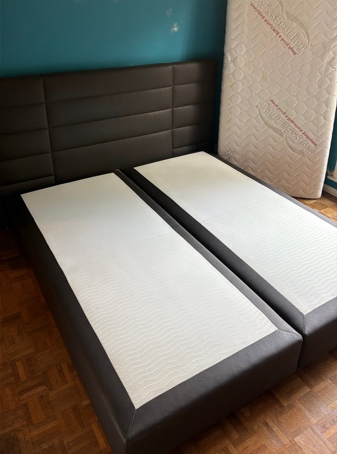 Lederen Kingsize Boxspring met matrassen, Ophalen, Bruin, Tweepersoons, Zo goed als nieuw