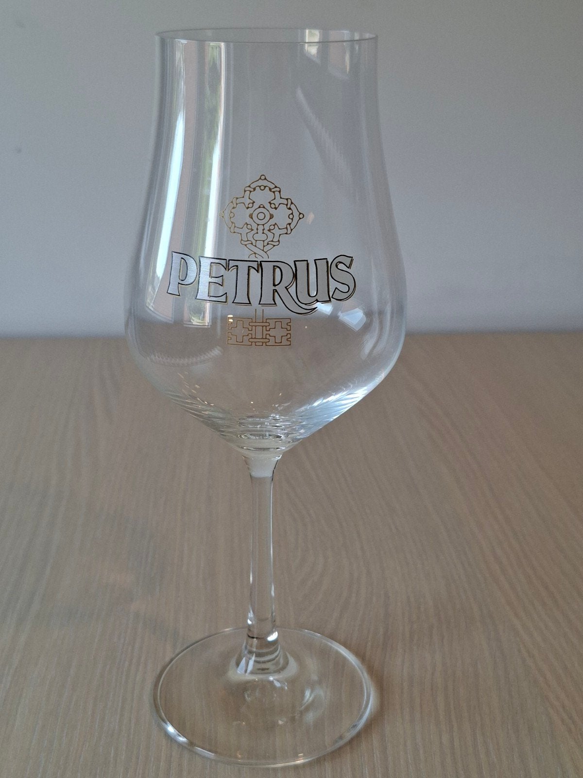1 verre à bière Petrus, Enlèvement