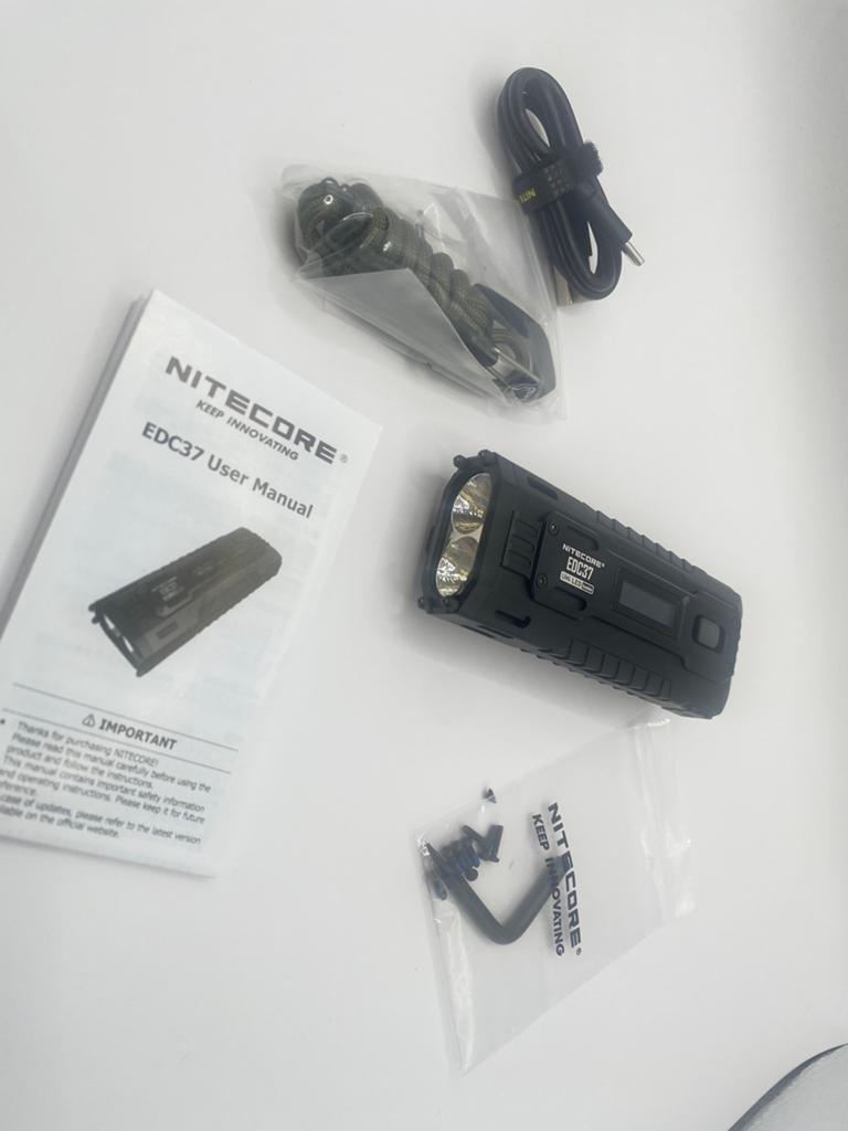 Nitecore EDC37 8,000 Lumens Ultra Slim High Performance, Hobby en Vrije tijd, Modelbouw | Auto's en Voertuigen, Ophalen of Verzenden