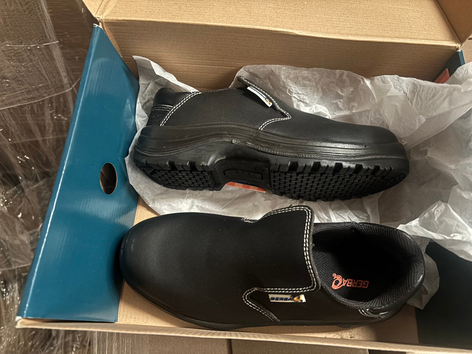 lott de chaussures de travail je vends pas par pièce, Enlèvement ou Envoi, Neuf, Noir, Chaussures de travail