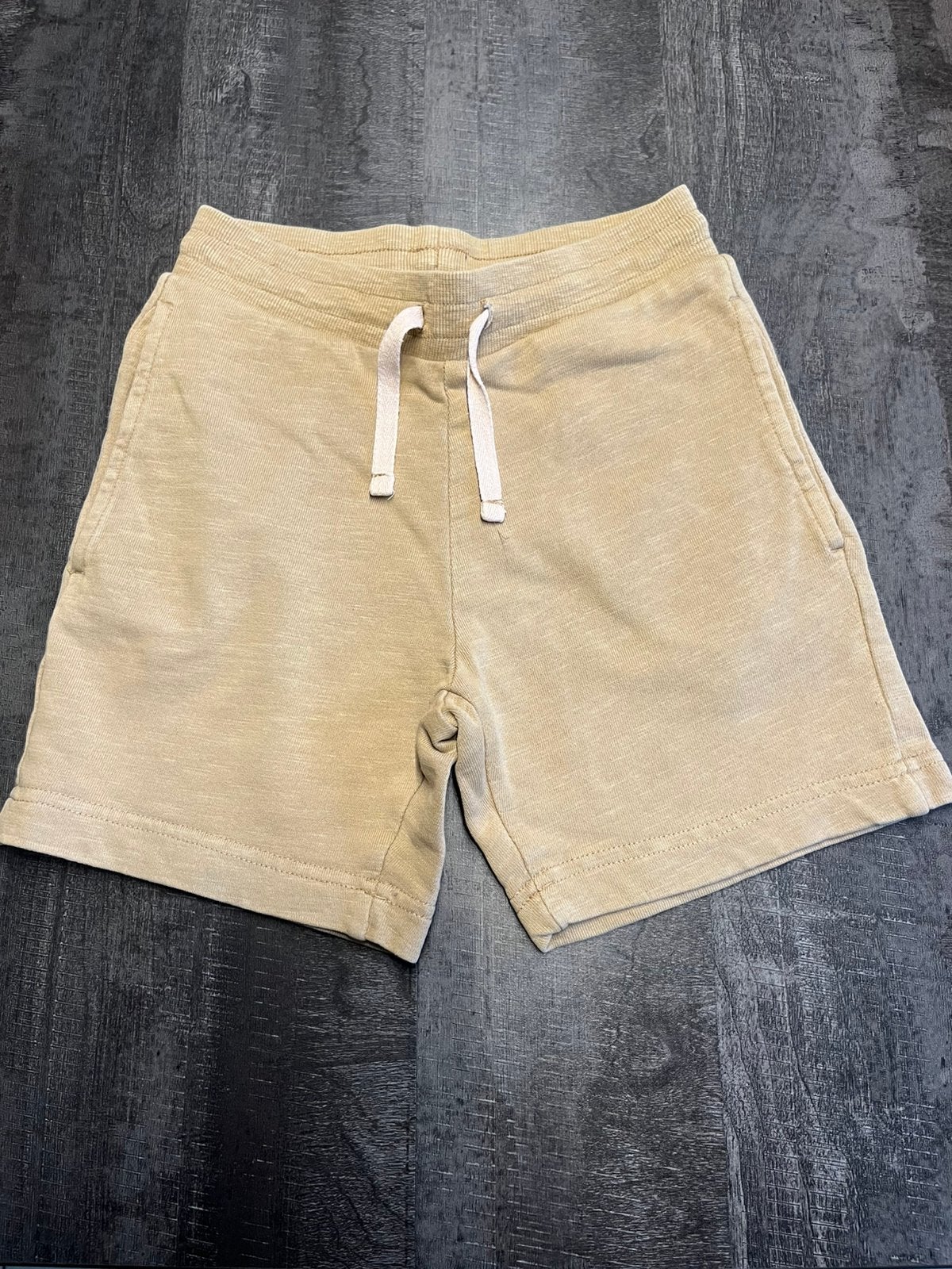 Short besties maat 128, Ophalen of Verzenden, Zo goed als nieuw