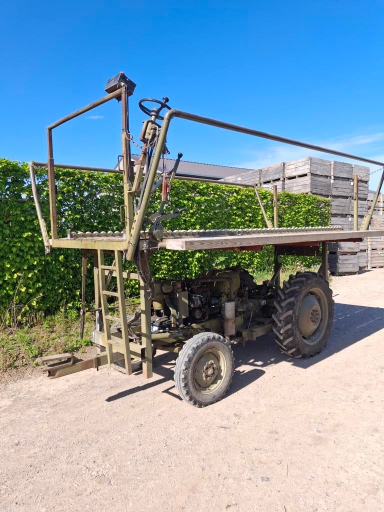 Op een tractor gemonteerd pickplatform van David Brown, Ophalen