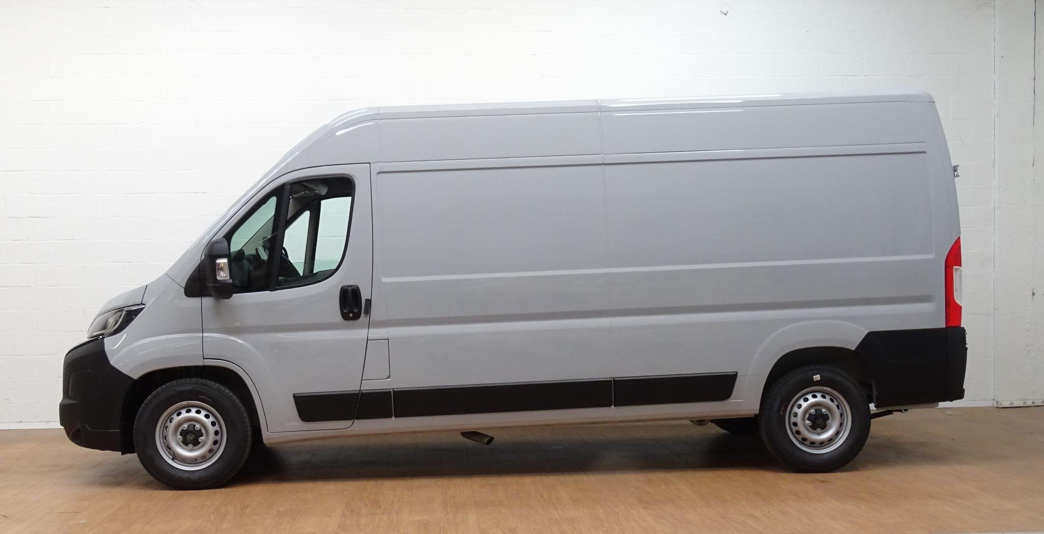 Peugeot Boxer 2.2 BlueHDi S&S 180 440 L3H2 Heavy Auto, Auto's, 4 deurs, Stof, Zilver of Grijs, 132 kW
