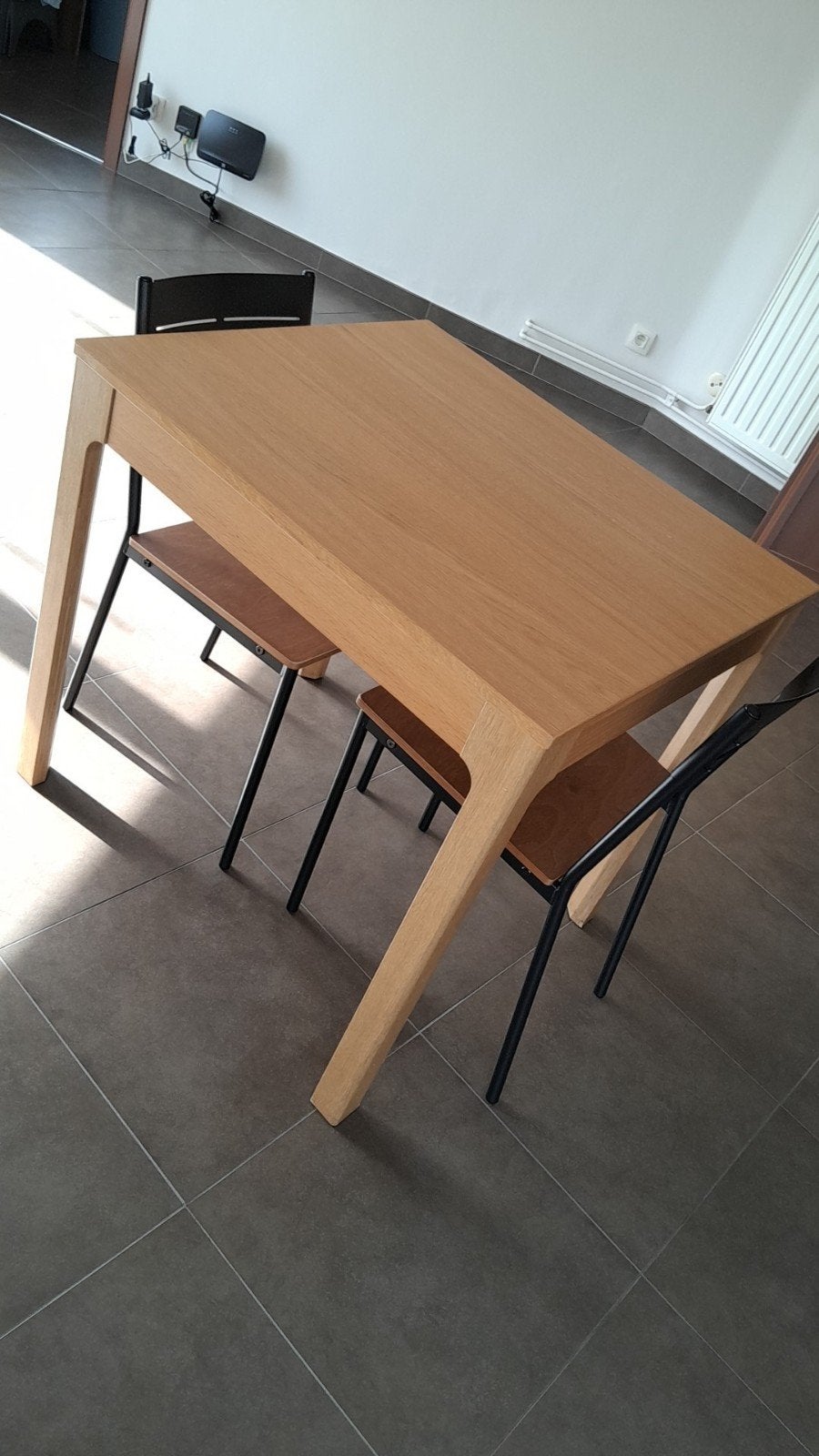 te koop Uitschuifbare Eettafel + 2 stoelen voor 80 Euro, Ophalen