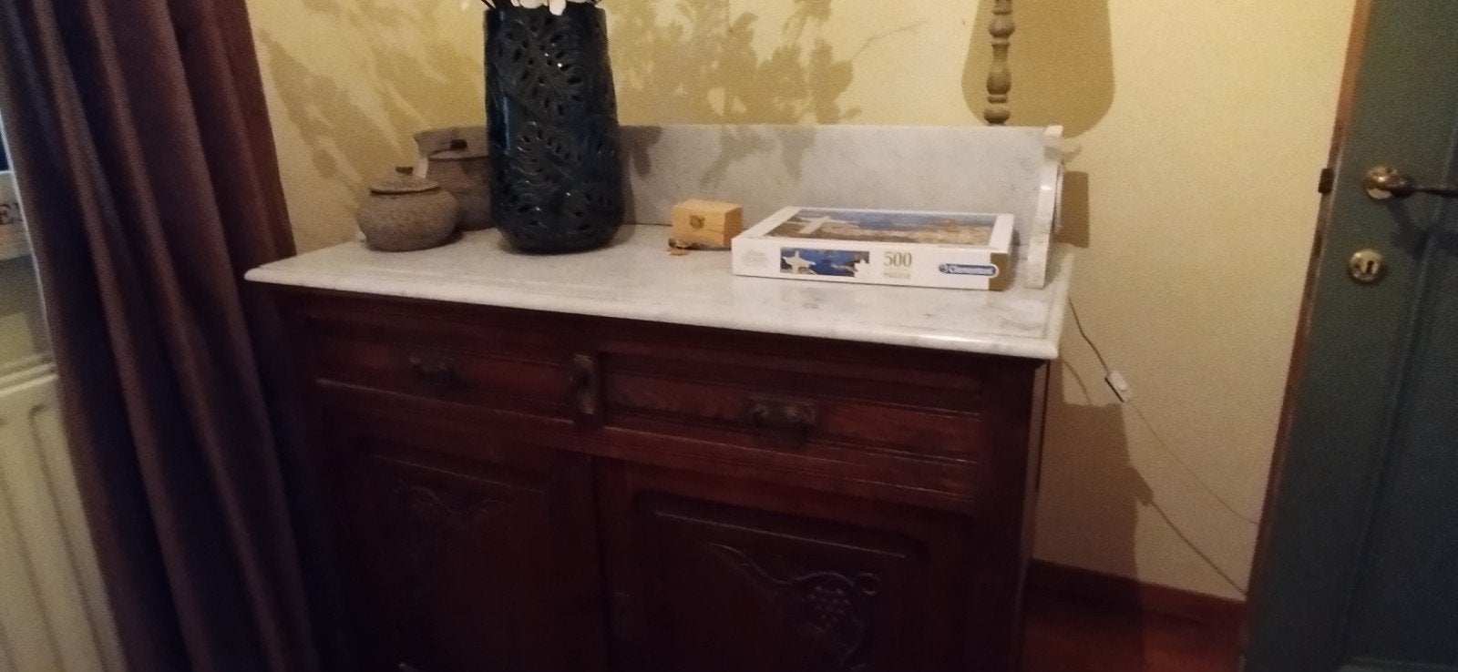 Commode met marmeren blad en opzet spiegel., Enlèvement
