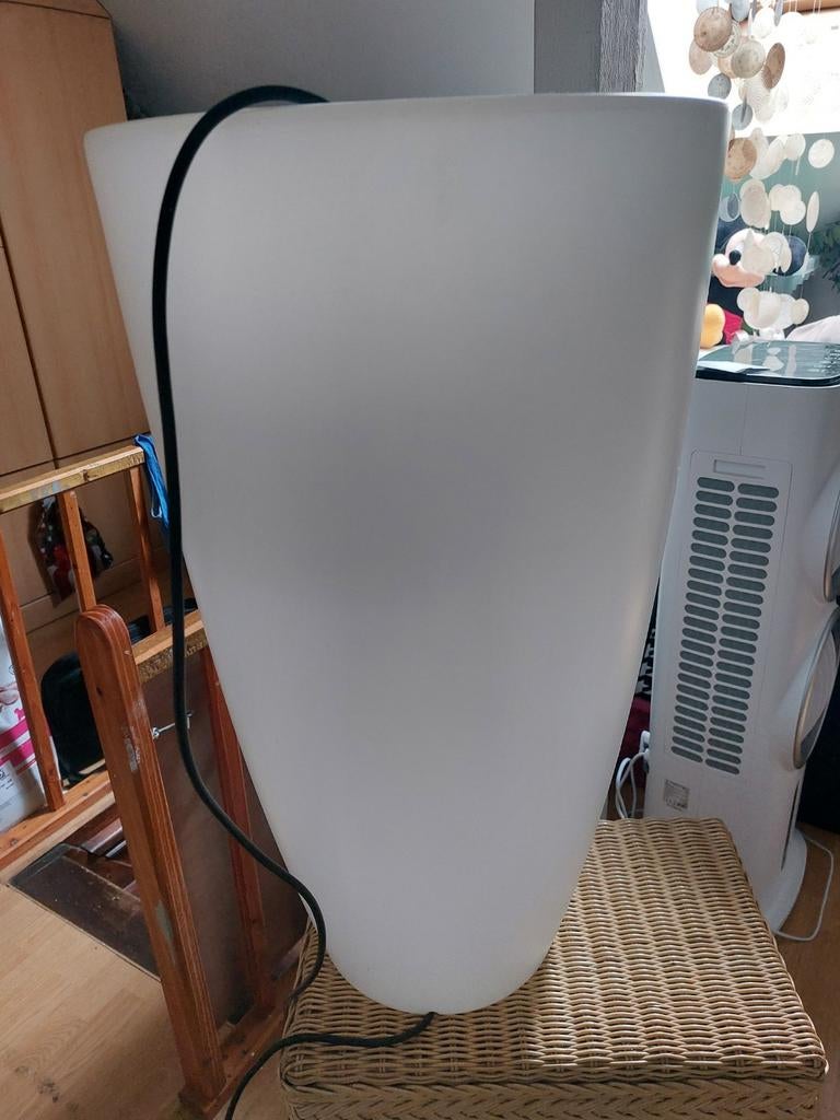 Grand porte-plantes avec lampe, Enlèvement