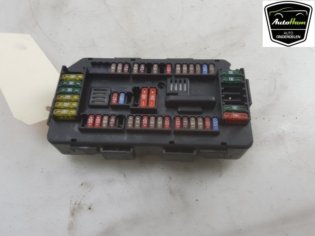 ZEKERINGKAST BMW 1 serie (F21) (01-2010/12-2019), Gebruikt, BMW