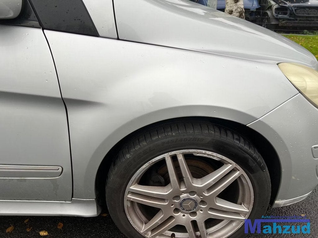MERCEDES B KLASSE W245 Zilver 761 rechts voorscherm 2005-201, Gebruikt, Mercedes-Benz AG, Mercedes-Benz, Mercedesstrasse 120
70372  Stuttgart, DE