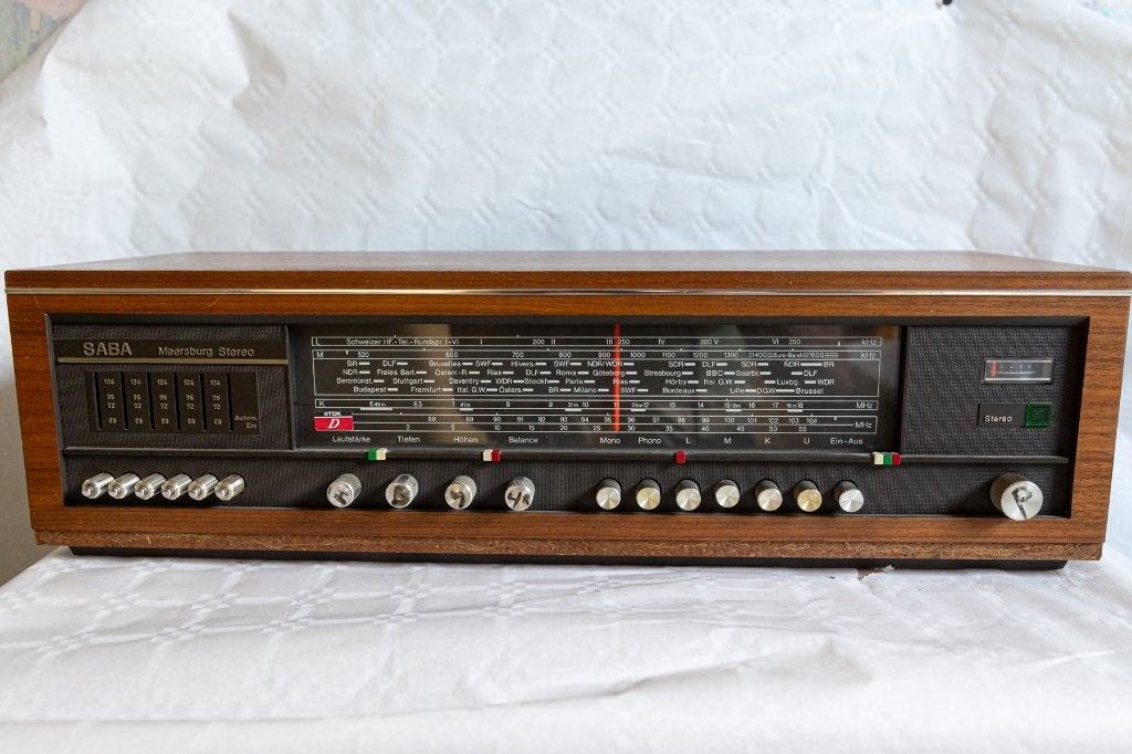 Vintage radio + 2 witte boxen, Ophalen, Gebruikt, Radio