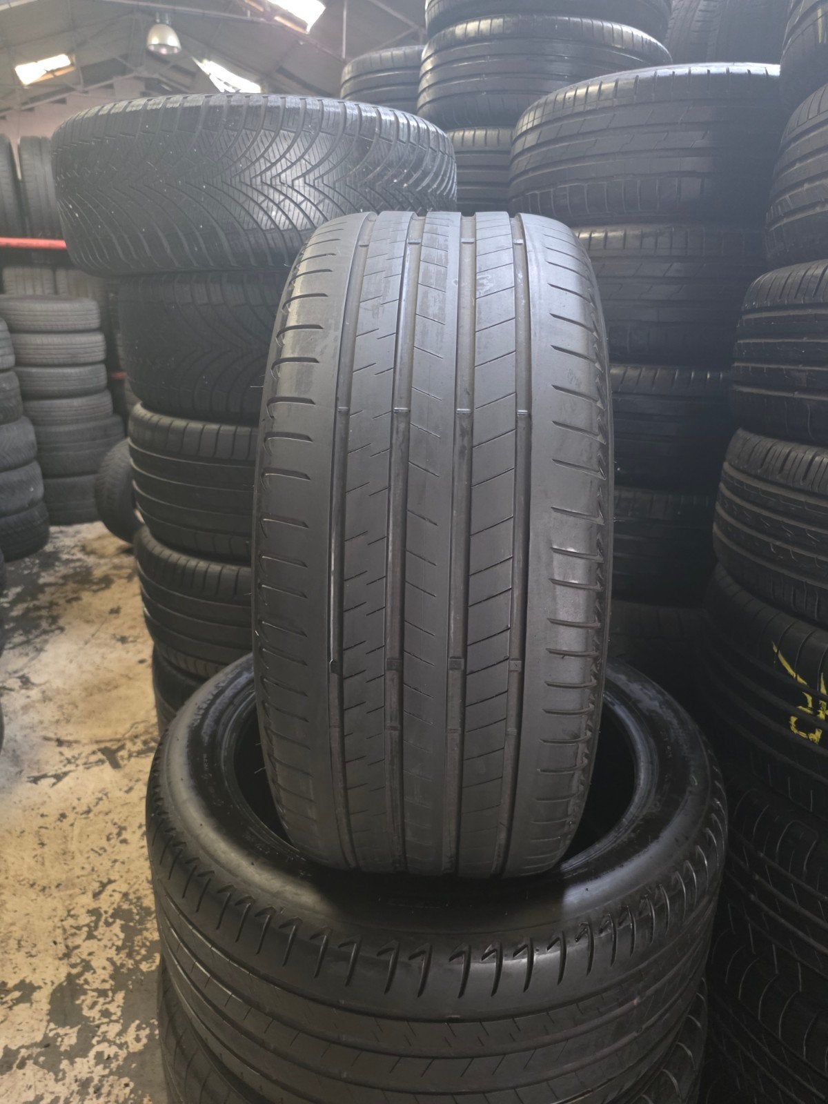 275 40 20 Bridgestone avec montage et équilibrage, Ophalen