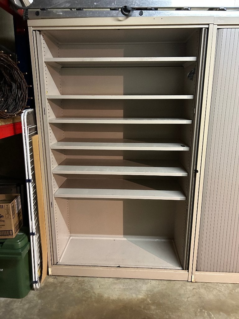 roldeurkast, Zakelijke goederen, Ophalen
