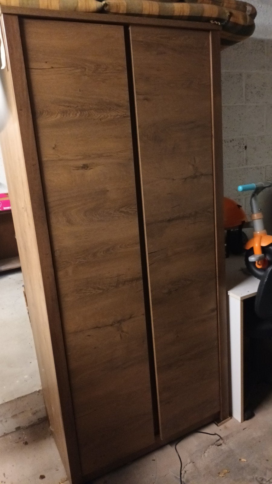 kleerkast, Ophalen, Met deur(en), Gebruikt, 50 tot 100 cm