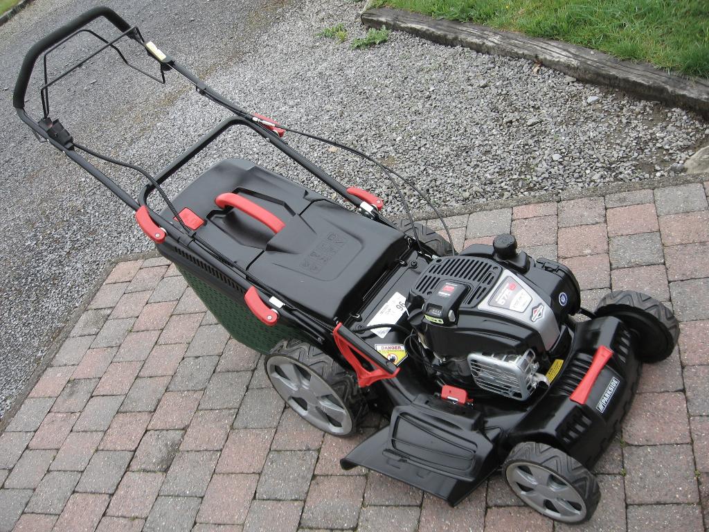 Tondeuse tractée avec démarreur électrique , moteur B&S, Jardin & Terrasse, Tondeuses à gazon, Comme neuf, Tondeuses à gazon à essence