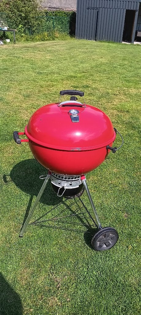 Weber master touch, red limited edition 57cm, Hobby & Loisirs créatifs, Hobby & Loisirs Autre, Utilisé, Enlèvement
