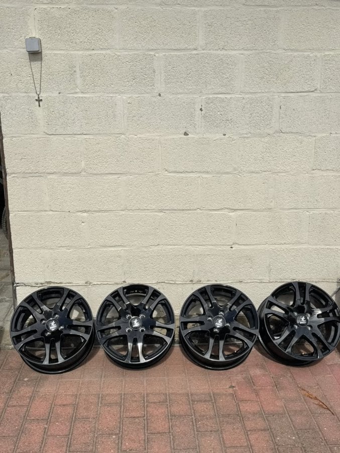 4 NIEUWE 15 inch zwarte velgen, Ophalen, Nieuw, 15 inch, Velg(en)