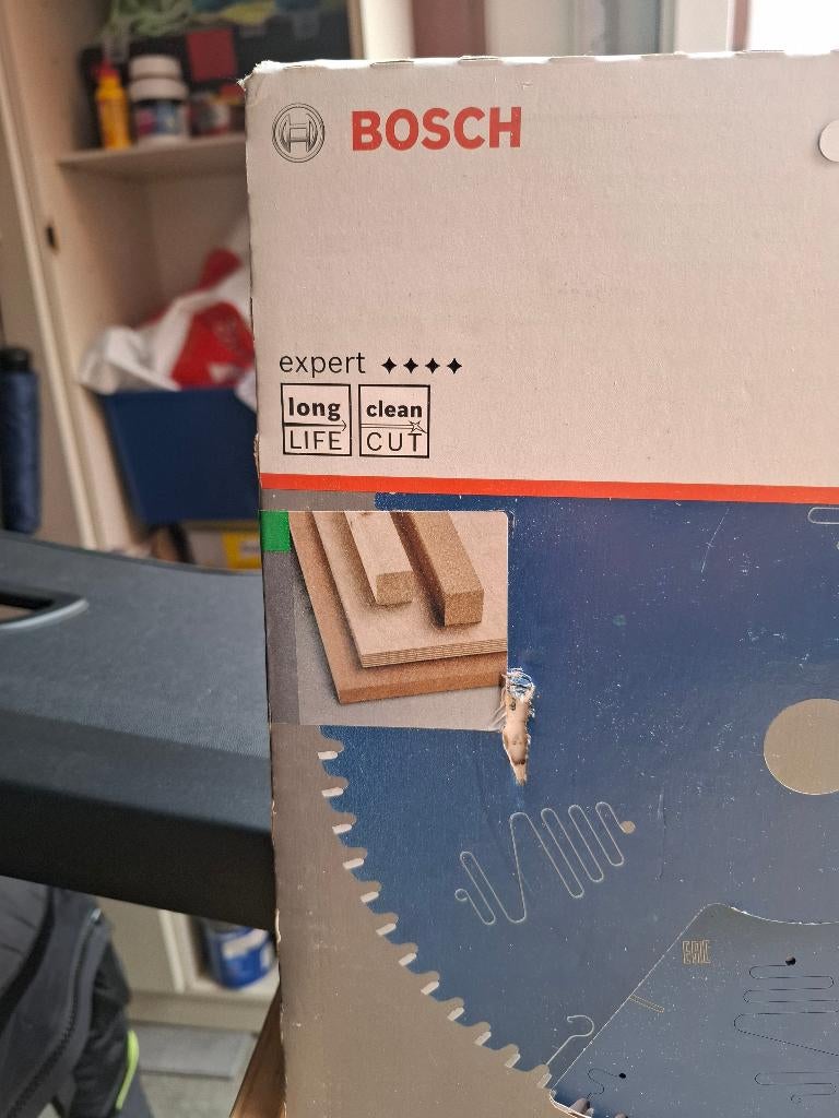 lame scie, Enlèvement