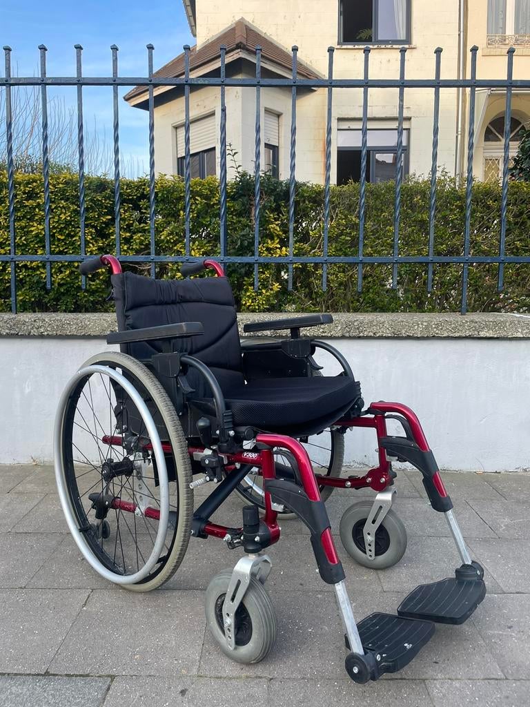 Chaise roulante pliable Vermeiren V 300 état neuf, Enlèvement ou Envoi, Pliant, Comme neuf, Fauteuil roulant manuel
