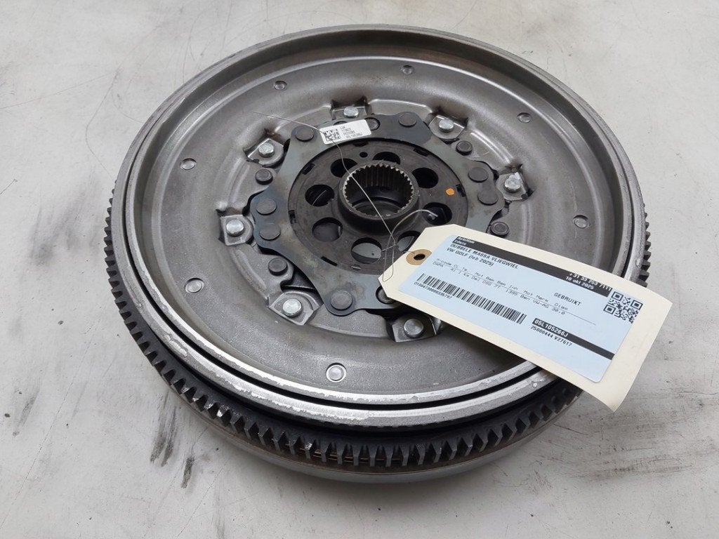 VOLANT MOTEUR BI-MASSE Volkswagen Golf VIII Variant (GC5), Utilisé, Volkswagen
