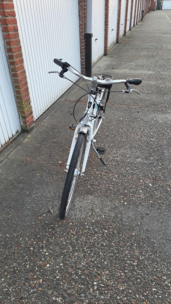 B'twin vrouwenfiets 28 inch, Fietsen en Brommers, Gebruikt, Velgrem, Versnellingen, Minder dan 49 cm