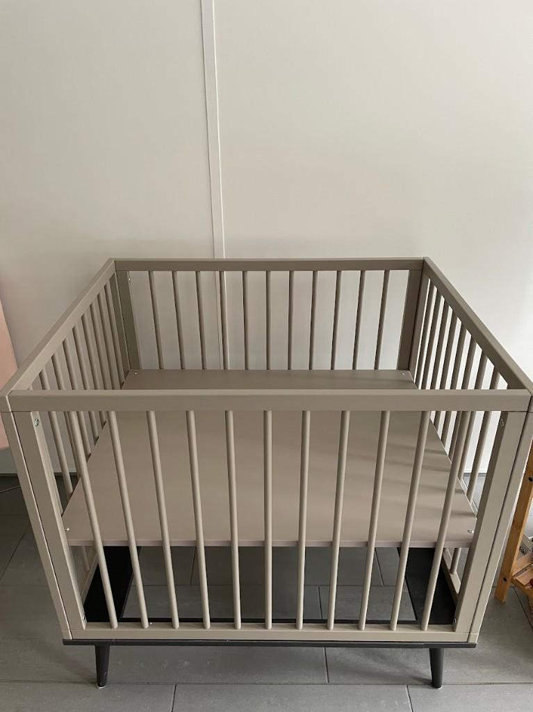 Park - Quax Box Flow - Stone **NIEUW!**, Enfants & Bébés, Parcs, Enlèvement, Neuf, Carré