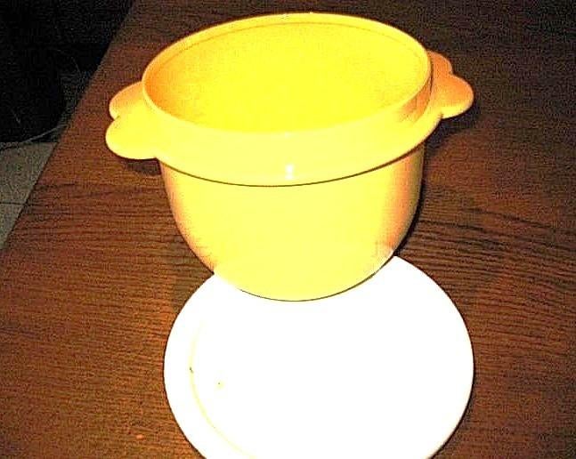 Tupperware : beau bol de transport ou, Enlèvement ou Envoi, Neuf, Jaune, Boîte