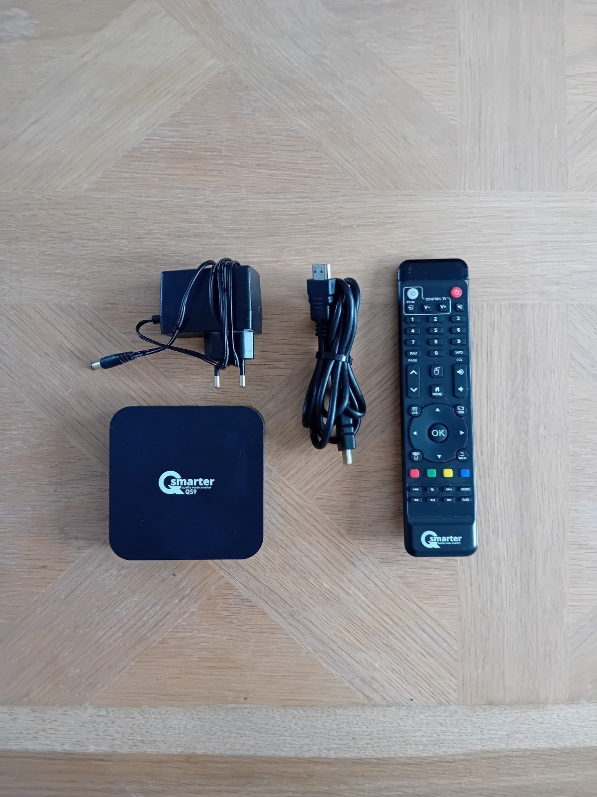 Boîtier TV/lecteur multimédia Android Qsmarter QS9 — Ensembl, TV, Hi-fi & Vidéo, Télécommandes, Lecteur média, TV, Enlèvement