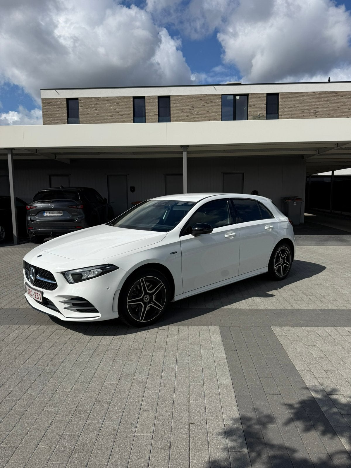 Mercedes A250e AMG Line - FULL OPTION, Auto's, Automaat, Dealer onderhouden, Achterwielaandrijving, 4 cilinders