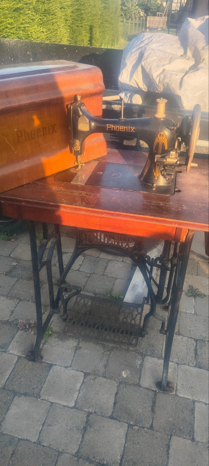 2 oude naaimachines kijk foto's. Feniks, Ophalen