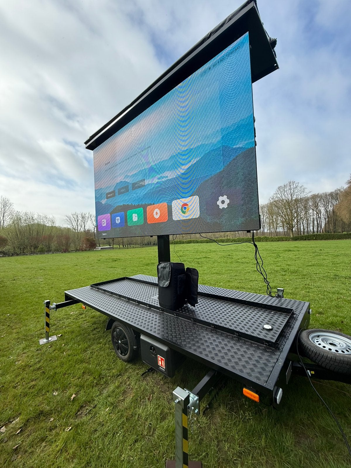 Écran de remorque LED P3.9 de 7m2 (750 kg), TV, Hi-fi & Vidéo, Écrans de projection, Enlèvement, Utilisé