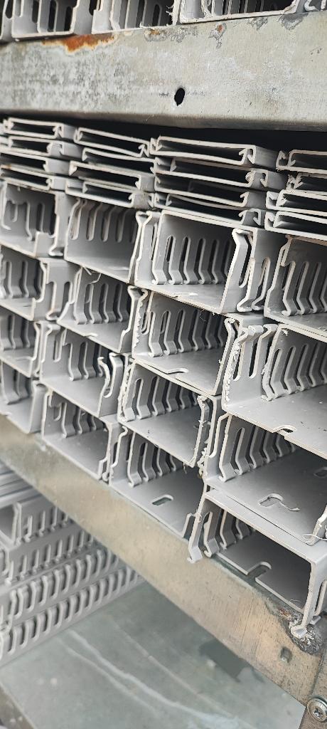 Goulottes de câblage, Bricolage & Construction, Enlèvement, Neuf, Autres types