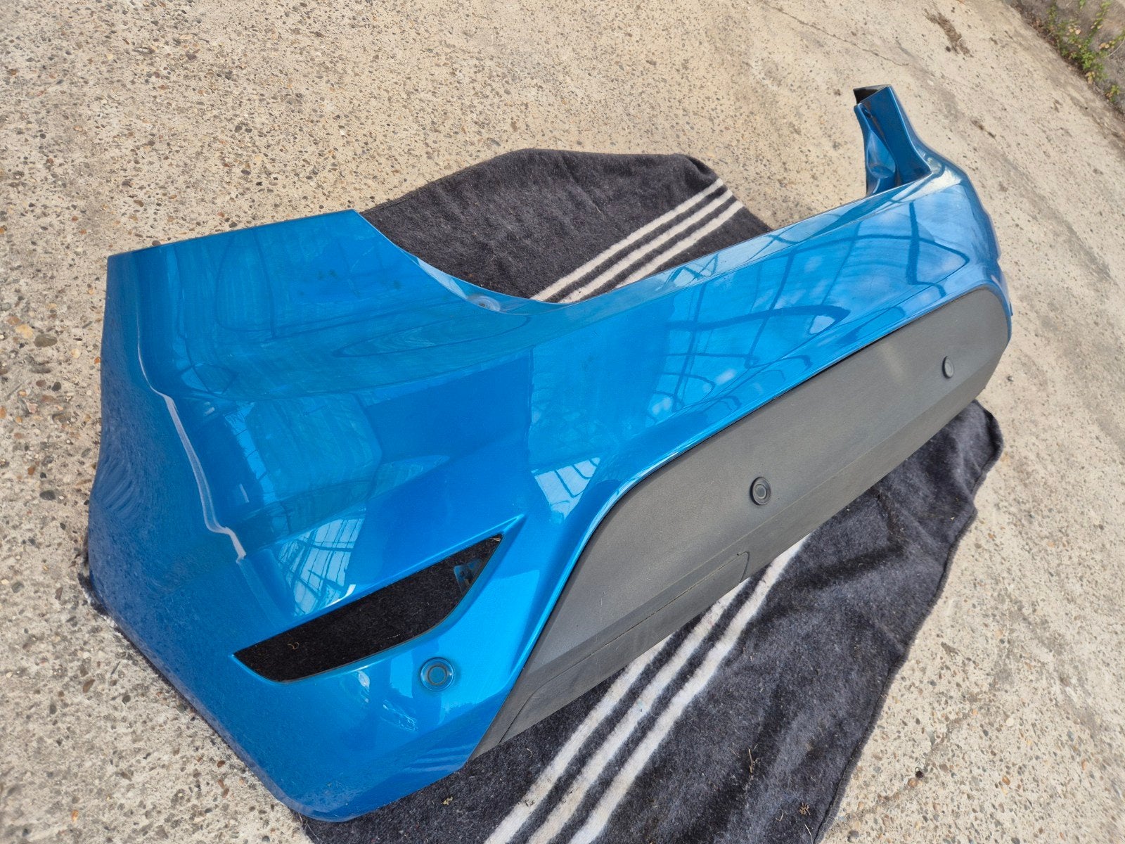 Ford Fiesta mk7 achterbumper met parkeersensoren, Ophalen, Ford, Bumper