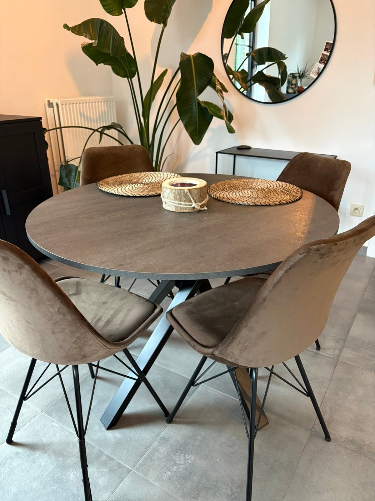 IKEA ronde eettafel 4 pers. donkergrijs, Huis en Inrichting, Tafels | Eettafels, Ophalen, Rond, Zo goed als nieuw, Modern industrieel