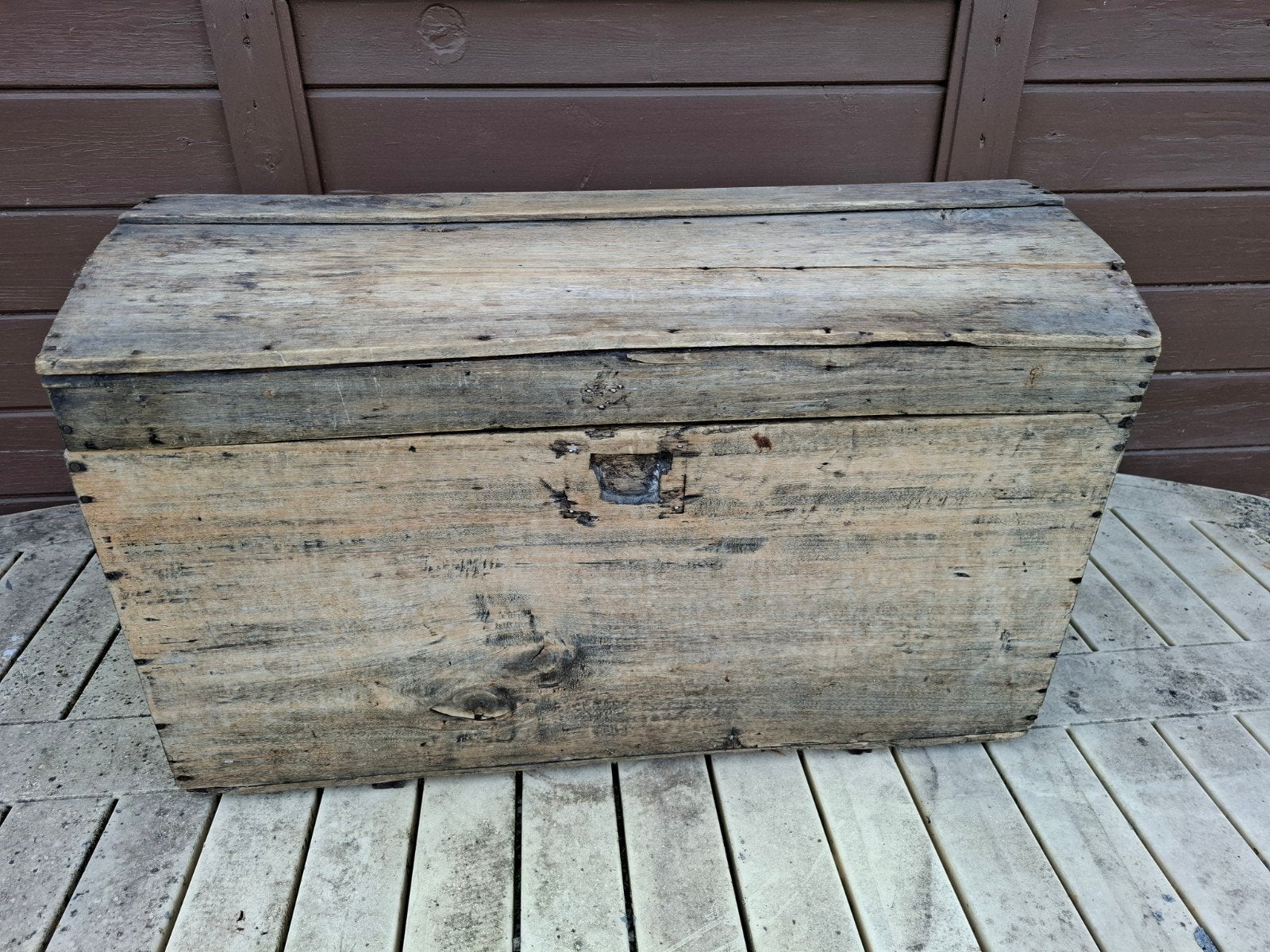 Ancien coffre de rangement en bois – dans son jus, Enlèvement