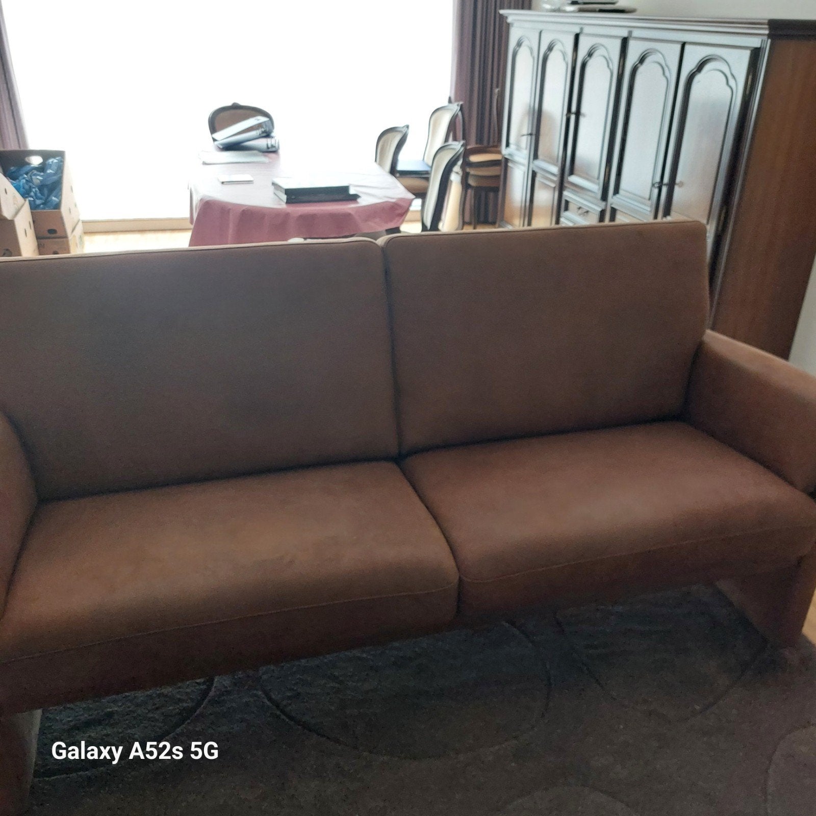 salon bruin. alcantara in goede staat weg wegens sterfgeval, Maison & Meubles, 75 à 100 cm, Banc droit, Comme neuf, Enlèvement