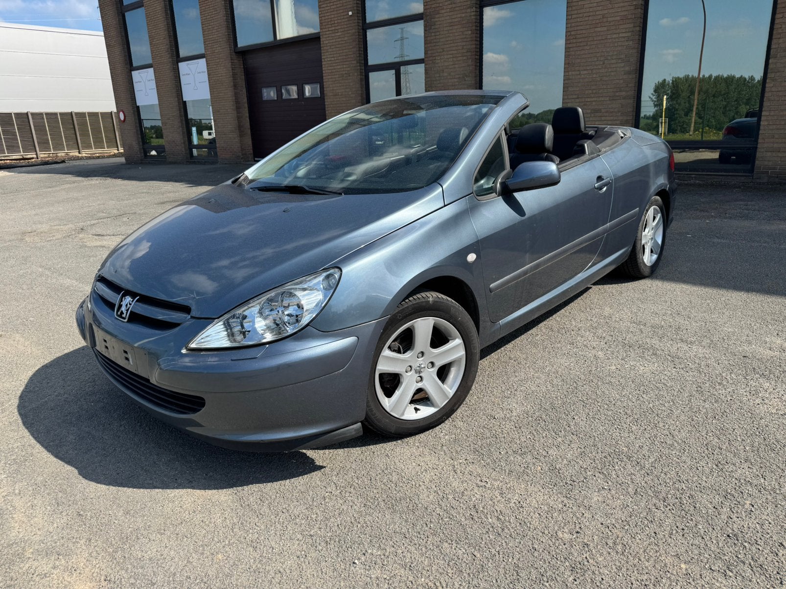Peugeot 307 2l essence airco, 4 zetels, Cabriolet, https://public.car-pass.be/vhr/e5164a28-3ba4-4305-b55d-c9ba4830387e, Handgeschakeld