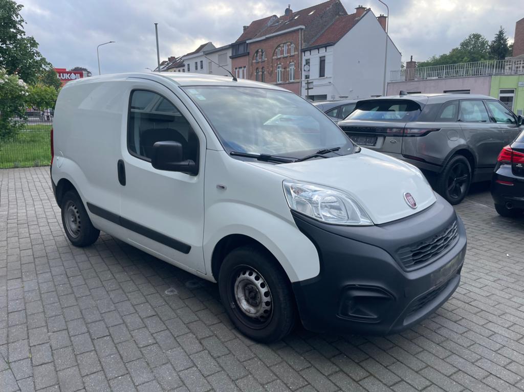 Fiat Fiorino 1.4i Trend 2017 98.000km * Gekeurd *, Auto's, Fiat, Voorwielaandrijving, Wit, Bedrijf, Handgeschakeld