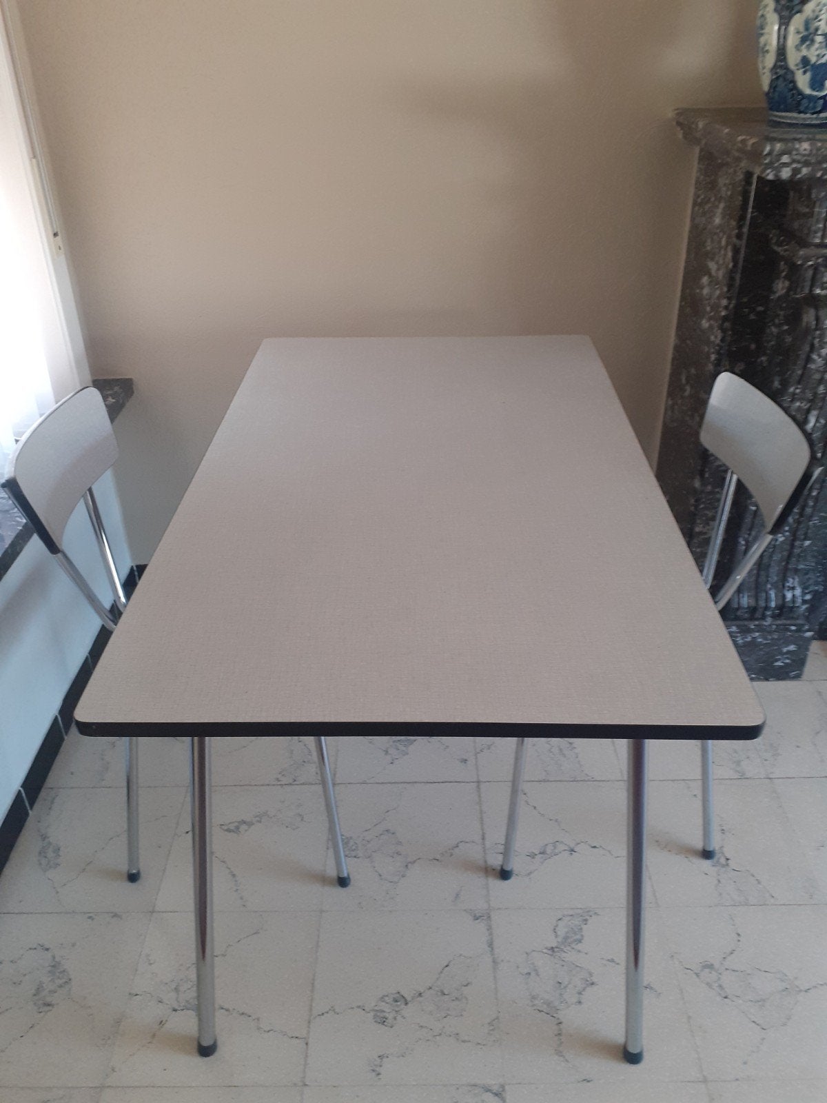 Table de cuisine vintage avec 2 chaises., Maison & Meubles, Tables | Tables à manger, 100 à 150 cm, Quatre personnes, Comme neuf