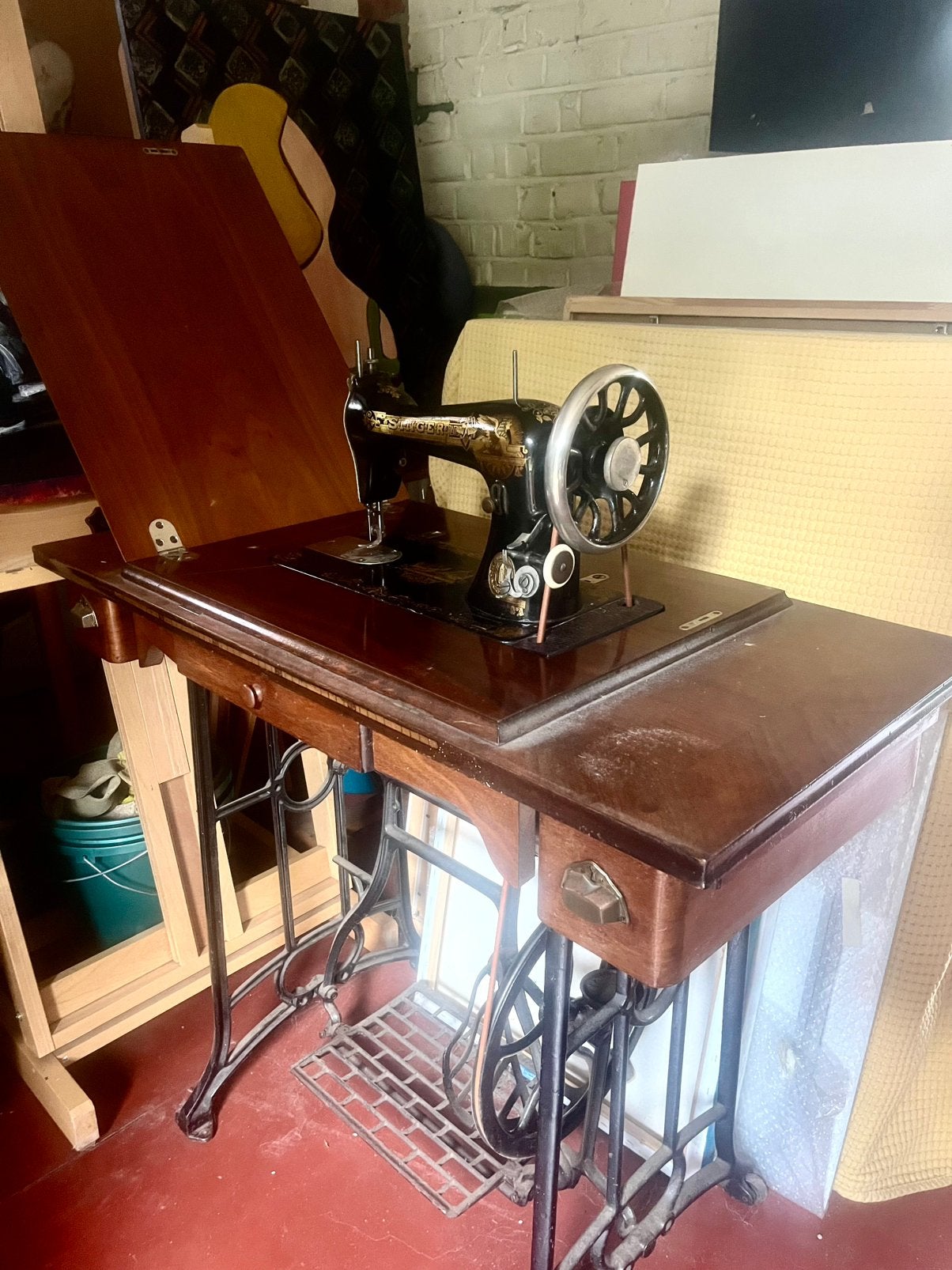 Antieke naaimachine, Enlèvement