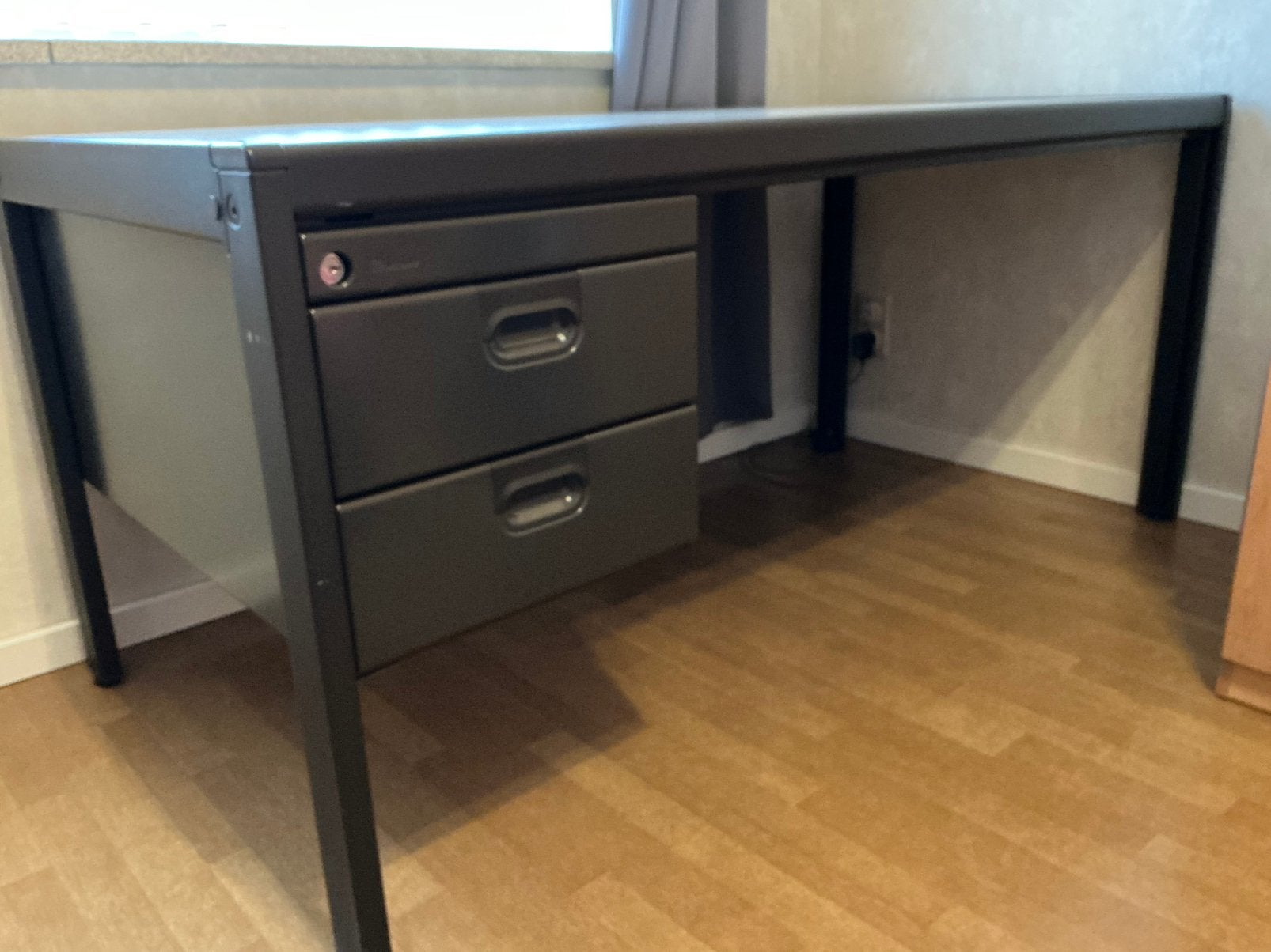 Metalen bureau, Huis en Inrichting, Ophalen, Overige typen, 160 cm, Gebruikt