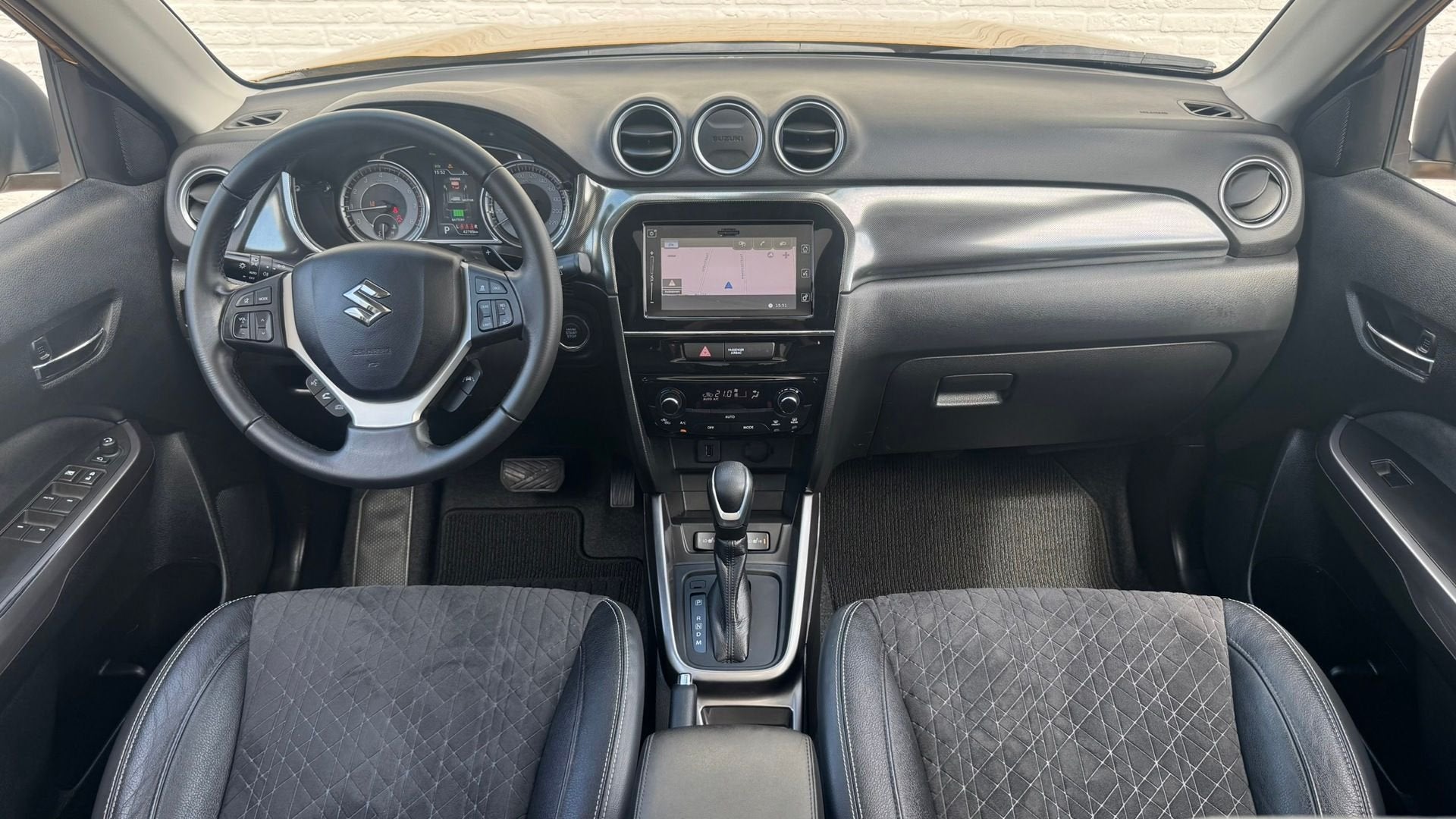 Suzuki Vitara 1.5 Hybrid Style attache remorque Panorama dak, Autos, Achat, Entreprise, Autres couleurs, Noir