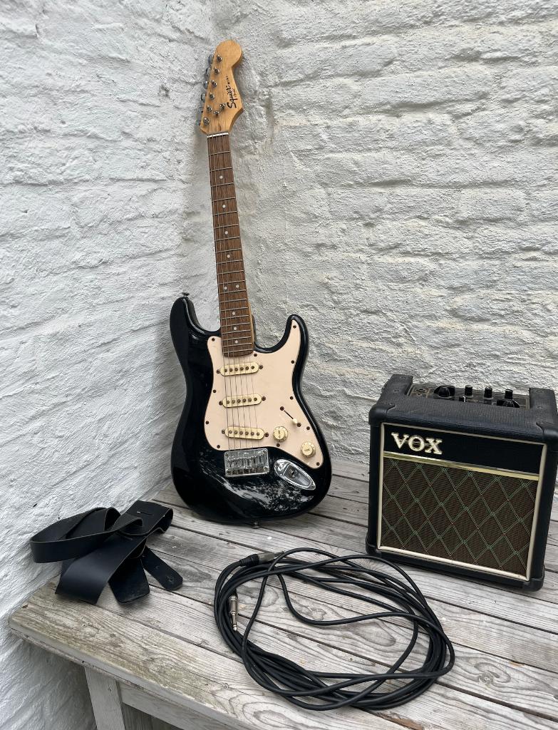 squier gitaar 3/4 fender stratocaster model + versterker vox, Muziek en Instrumenten, Snaarinstrumenten | Gitaren | Elektrisch