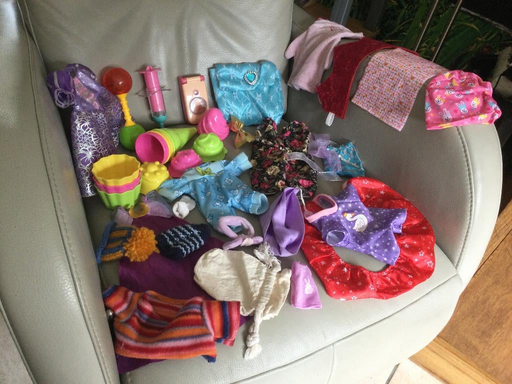 LOT DE JEUX-ACCESSOIRES-VETEMENTS POUPEES..., Enlèvement ou Envoi