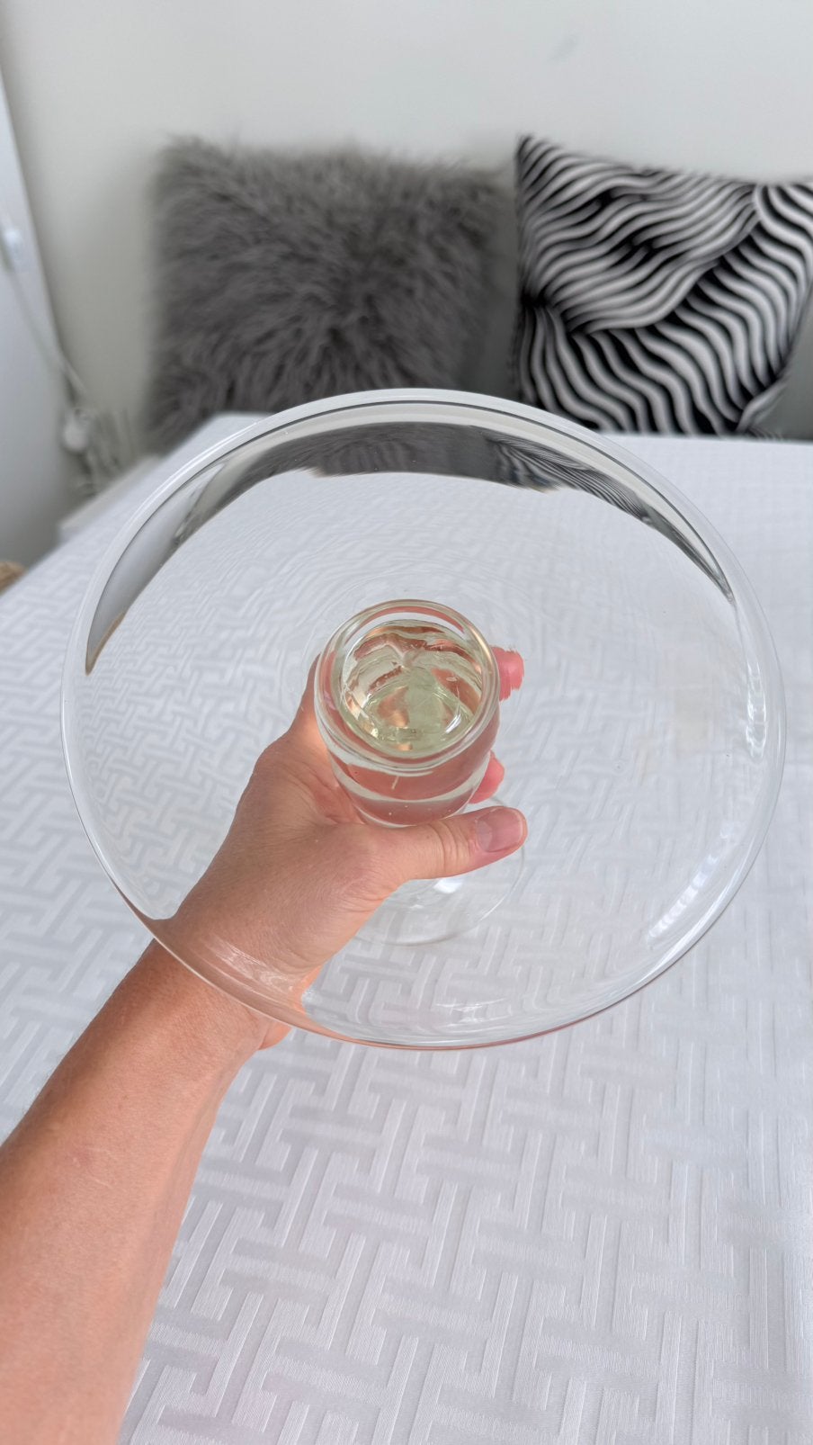 Glazen taartschotel elegante voet nieuw., Ophalen, Zo goed als nieuw