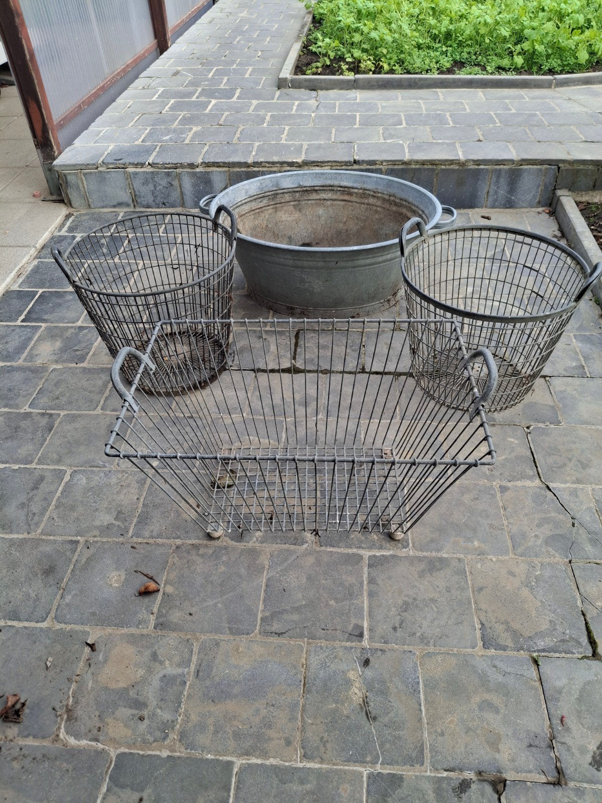 manden in ijzer, Ophalen