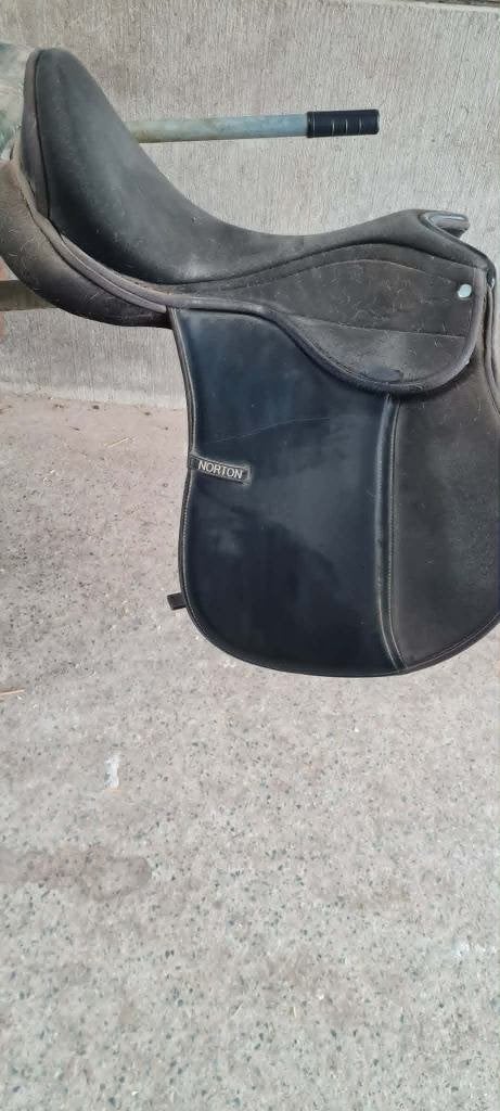 Selle dressage, Enlèvement, Dressage